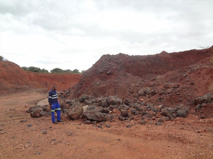 Figure 1: Manganese mineralisation at Moshaneng Borrow Pit